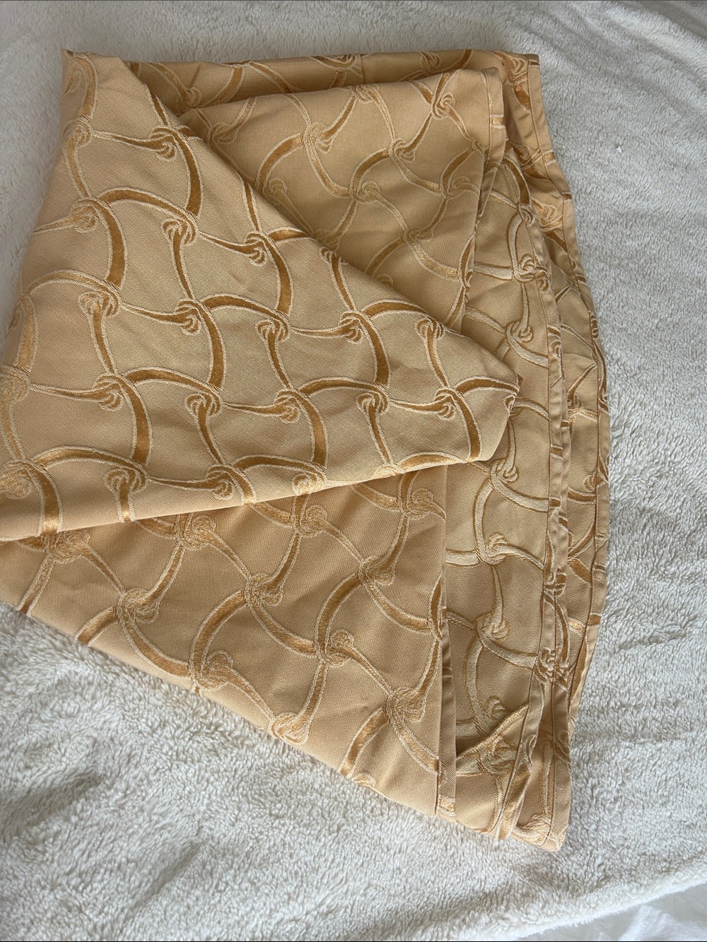 Waterford VTG Neutral Gold Textured chain Bedspread or tablecloth Home Bedding